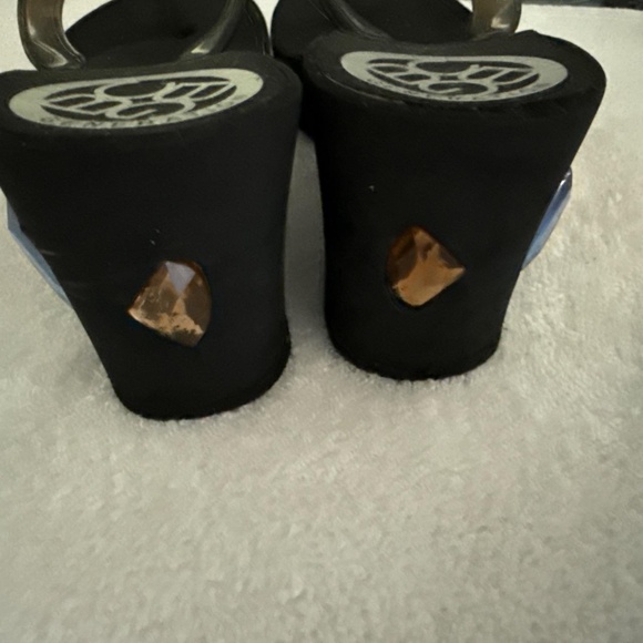 BCBGeneration Black w/ Rainbow Jewels Sandal Wedges 7M PRE-OWNED - Picture 4 of 8